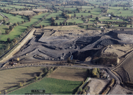 Mine à ciel ouvert de la Chassagne en 1999. Photo G. Lapray